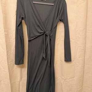 Elegant Grey Long Sleeve Dress